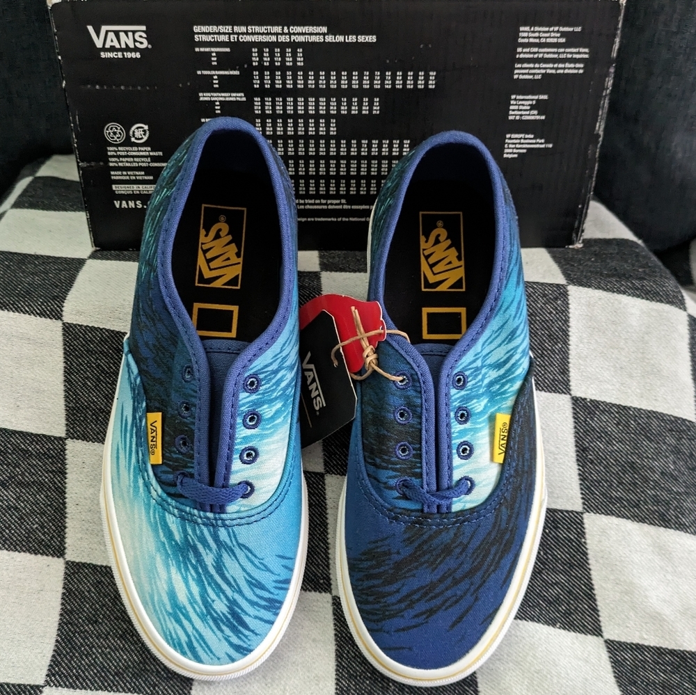 VANS OFF THE WALL AUTHENTIC Kids 3.5 Youth NATIONAL GEOGRAPHIC OCEAN 1223 Blue
